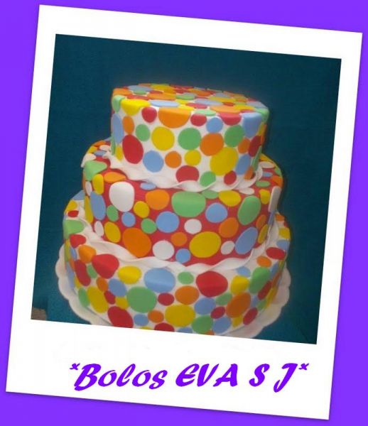 BOLO FAKE (CENOGRÁFICO) EM E.V.A. DE 3 ANDARES